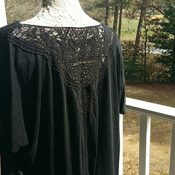 Basic black shirt - Picture 3 of 3